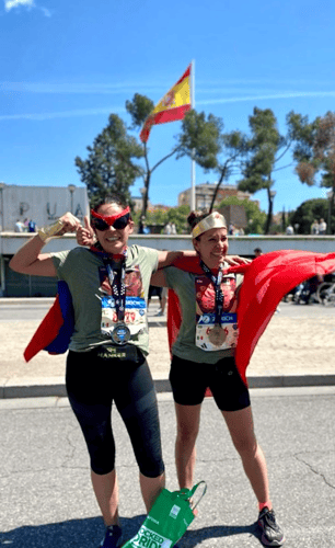 Wonderful Machine's Eloísa García and her sister dressed as superheros with medals from the race