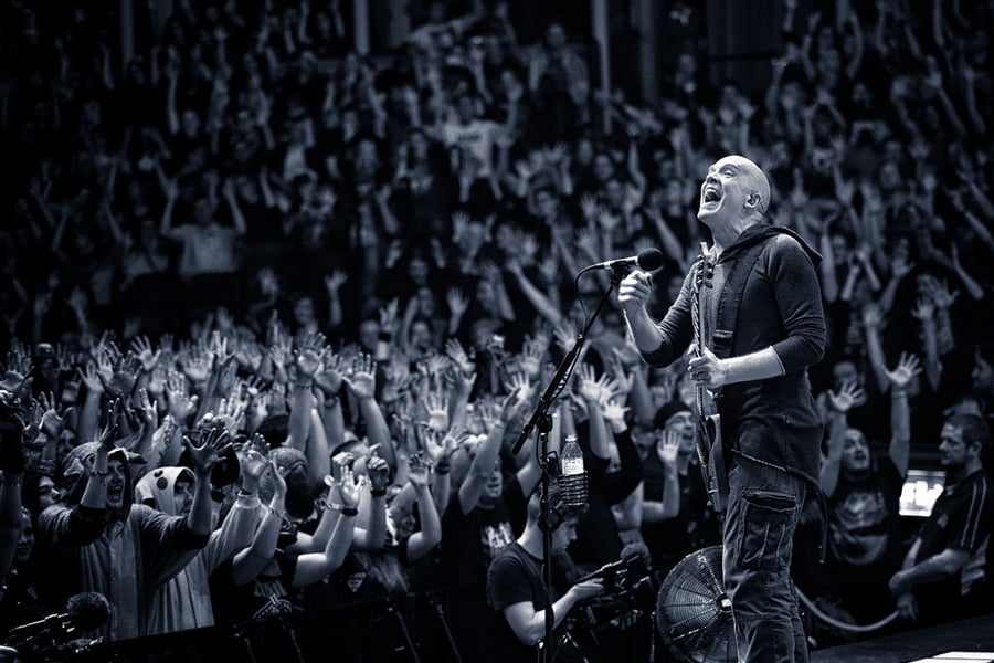 Christie Goodwin captures Devin Townsend singing at a show in 2015.