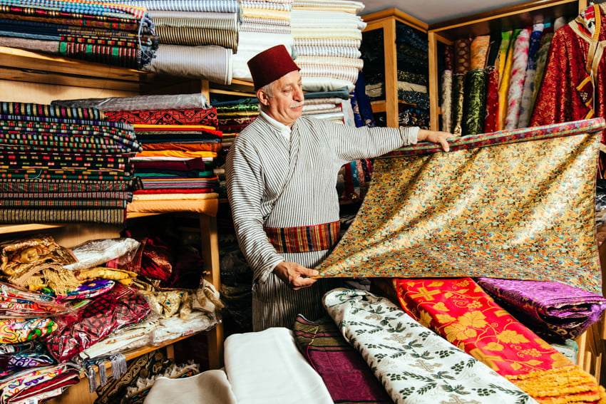 A Muslim fabric merchant photographed by David Vaaknin for ADAC Reisemagazin