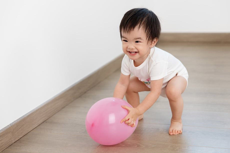 Baby playing with a baloon in Olivia Yves clothing photographed by Lisa Tichane