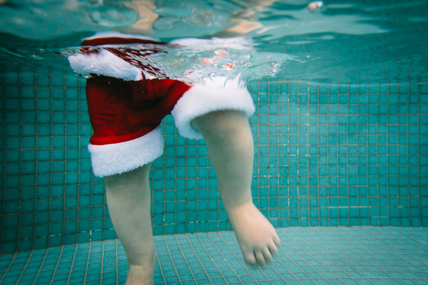 Mark Lehn photography of baby feet in a pool