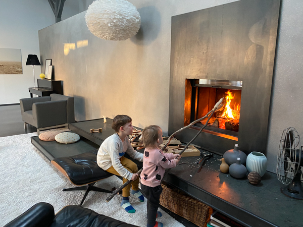 Nils Hendrik Mueller Creative In Place Cooking fireplace marshmellows