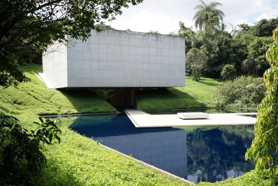 Los Angeles-based fashion and beauty photographer Caesar Lima visited museum Inhotim for Miami Living Magazine.