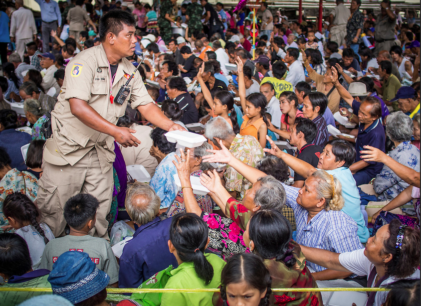People receiving food from the distribution at Pek Leng Keng Mangkorn Khiew Shrine photographed by Jack Kurtz