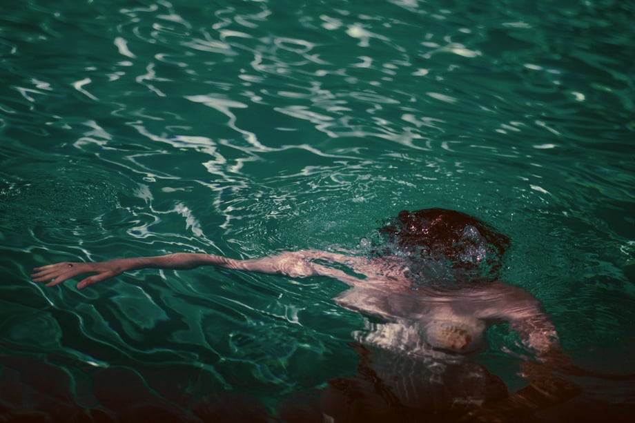 A woman underwater, photograph by Rachel Hulin