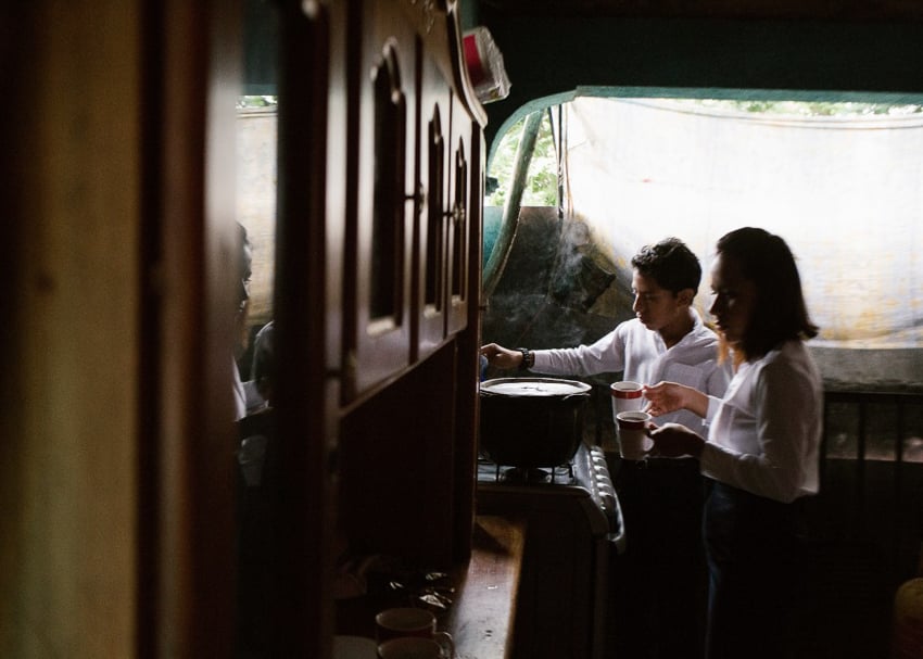 Photo of a man and woman preparing coffee published on The Intercept taken as part of an IWMF Adelante reporting fellowship by Alicia Vera.