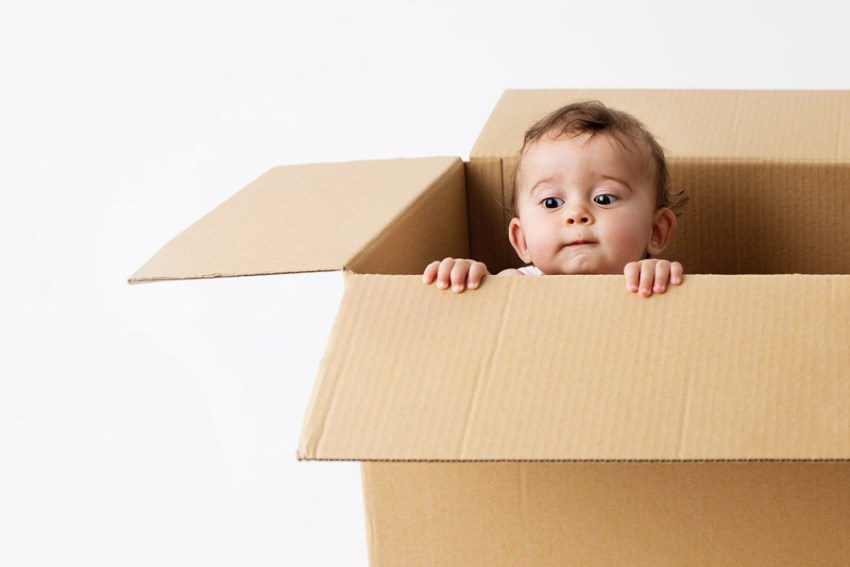 lisa tichane, babies in boxes, selfpackaging campaign, lisa tichane childrens photographer, kids photo shoots, kitchen food fights kids, france baby photographer