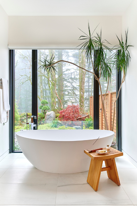 Bathtub with a view in the Molina house built by GSW Architects shot by Bill Purcell for the Wall Street Journal