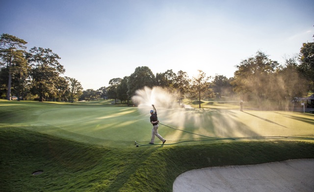 Birmingham, Alabama-based commercial and editorial photographer Art Meripol was asked to photograph the set-up and break-down of the USGA's Mid-Amateur Championship.