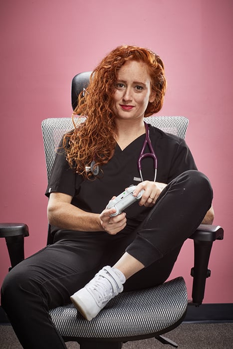 Lindsey holds a game controller. Photography by Edgar Artiga for WIRED Magazine. 
