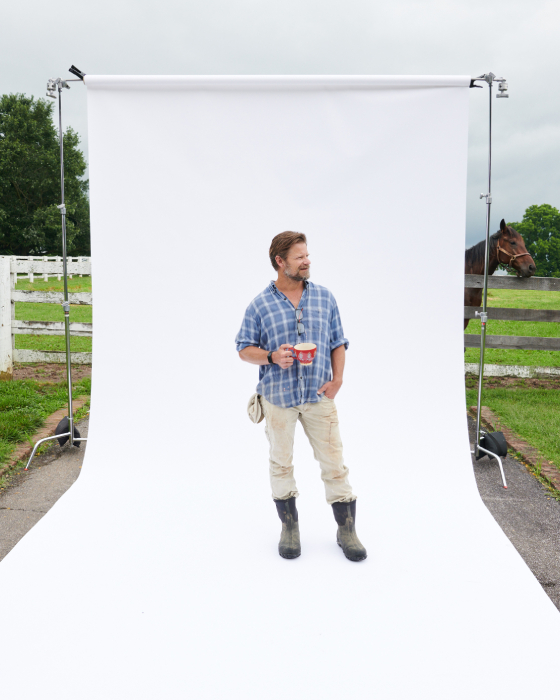 Behind the scenes shot of Steve Zahn in front of white backdrop shot by Egan Parks for the Hollywood Reporter
