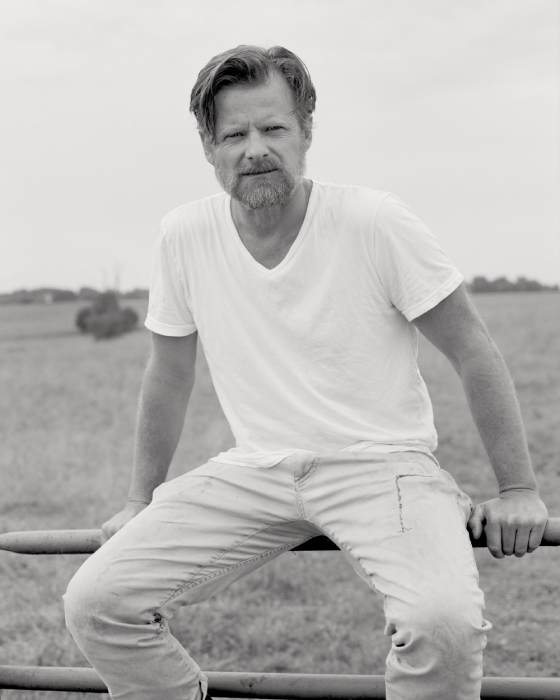 Film portrait of Steve Zahn sitting on a fence shot by Egan Parks for the Hollywood Reporter