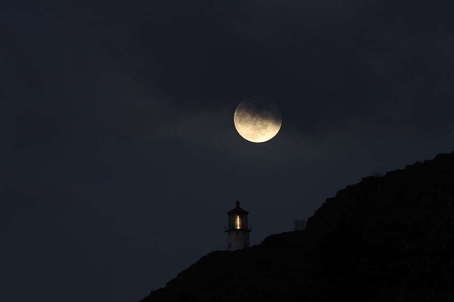 Supermoon photographed next to Makapu'u Lighthouse in Honolulu, Hawaii. Photography by Marco Garcia for Reuters. 