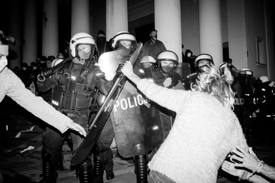 Woman and police clash at Warsaw protests shot by Wojciech Grzedzinski for Republik Magazine