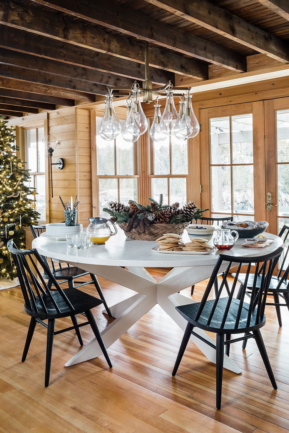 dining room of Tanya Lacourse's coastal home in Maine shot by Joyelle West for Country Home Magazine