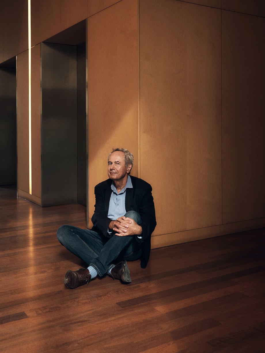 Antoine Doyen's photograph of Jean-Paul Demoule sitting on the floor for Socialter