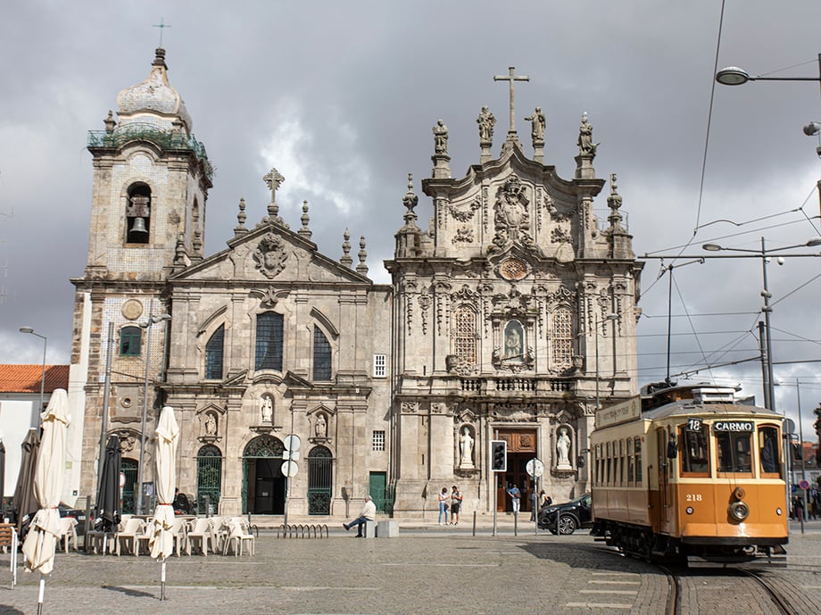 Cristina Candel photographs cathedral for El Mundo