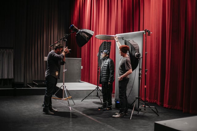 Drew Gurian assisting Joe McNally on Spike Lee photoshoot
