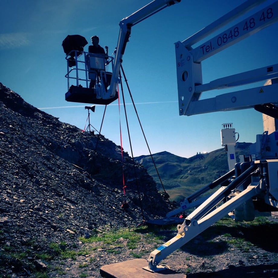 behind-the-scenes photo of the cherry picker on set for the Arosa Tourismus image