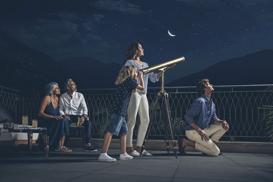 Family star gazing by London lifestyle photographer Tom Parker