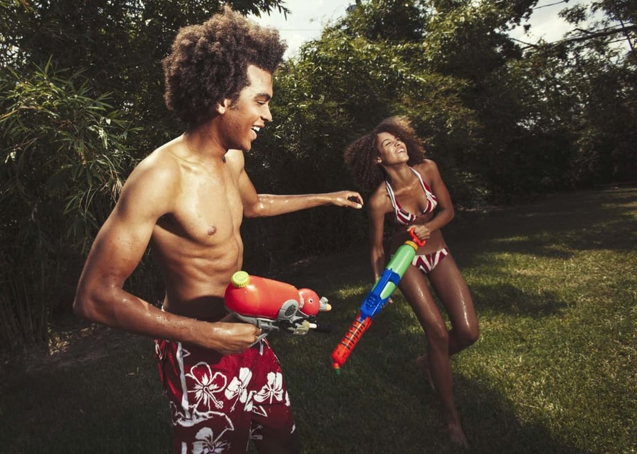 Photo by Felix Sanchez of a man and a woman playing with water guns.