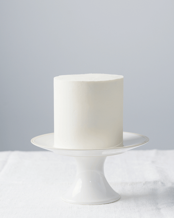 GIF of icing decorations being put on a cake taken by Boston-based food photographer Linda Campos. 