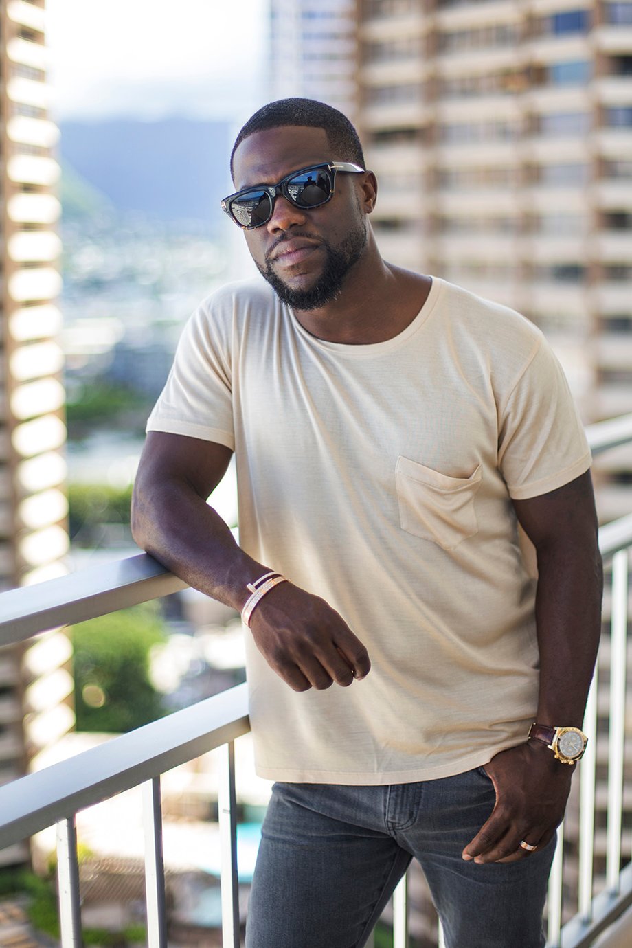 photo of kevin hart at the ilikai hotel in hawaii shot by marco garcia for the nyt