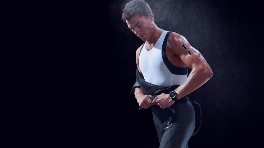 Photo of AMAZFIT Everest fitwear taken by San Francisco-based fitness photographer RC Rivera. 