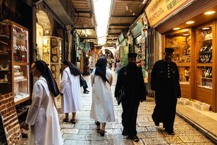 Nuns in the Old City of Jerusalem photographed by David Vaaknin for ADAC Reisemagazin