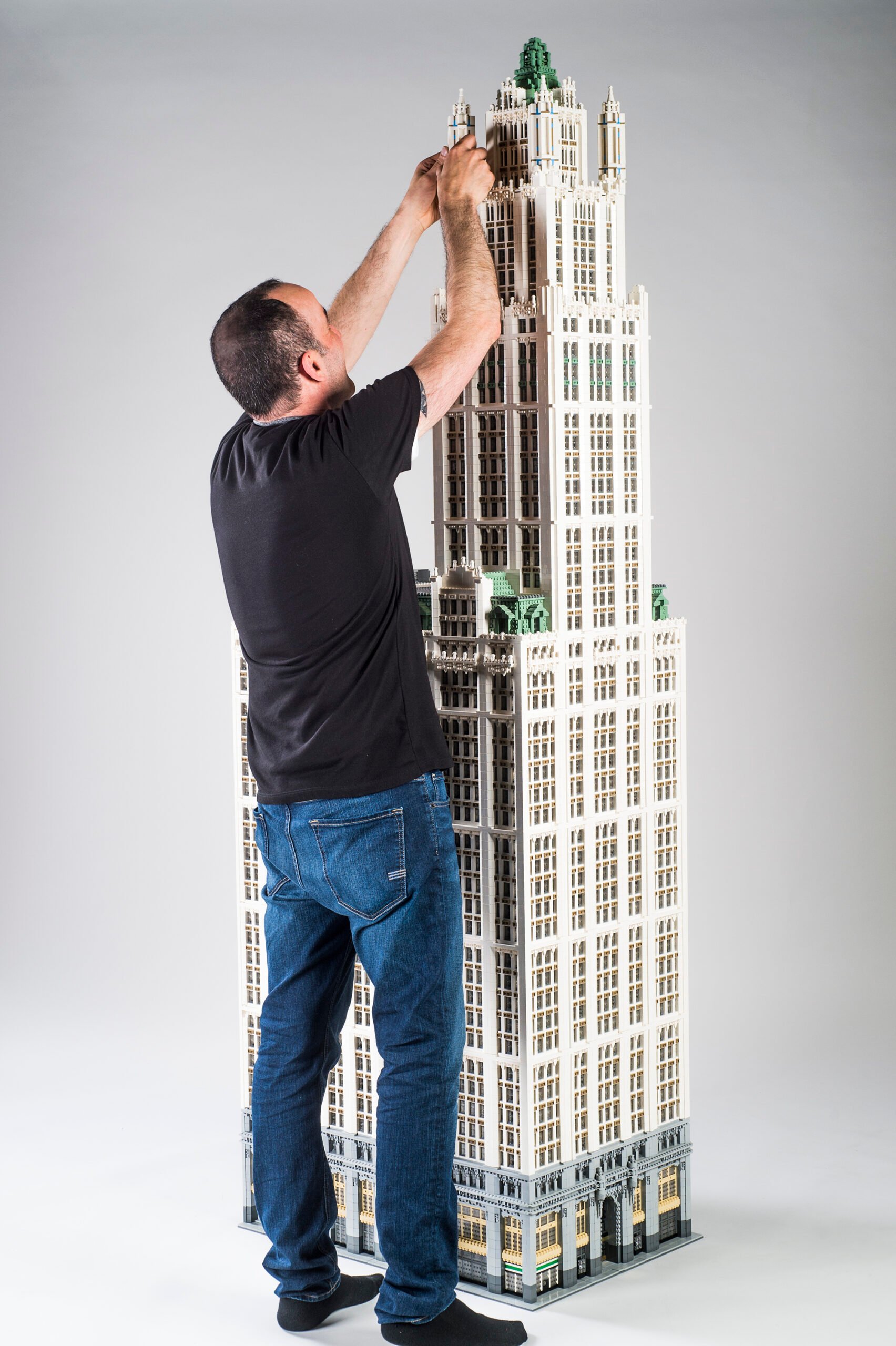 Bryan Regan captures Jonathan Lopes puts the finishing touches on the Woolworth Building