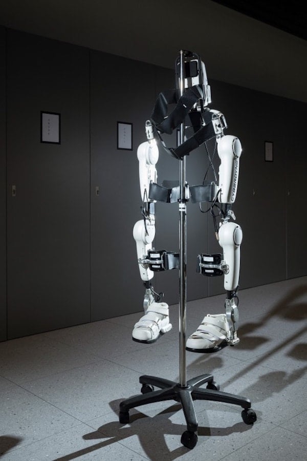 Image of robotic legs by Essen, Germany-based photographer Carsten Behler.