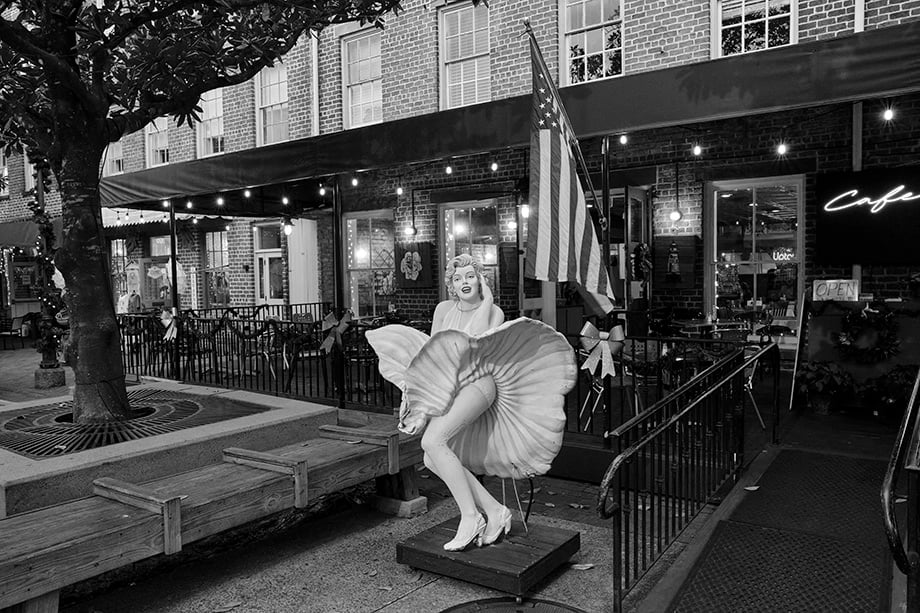 Marilyn Monroe statue outside Cafe at City Market
