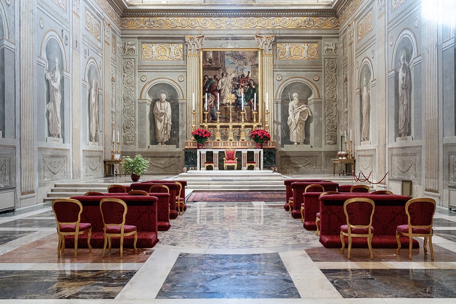 Chapel inside the Quirinale Palace shot by Camillo Pasquarelli for Les Echos Week-End magazine.